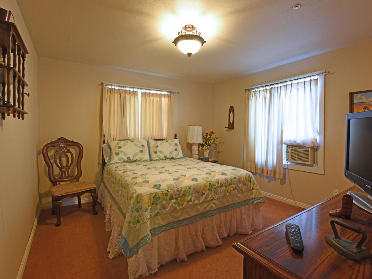 Pine Tree Inn Panaca Phòng bức ảnh
